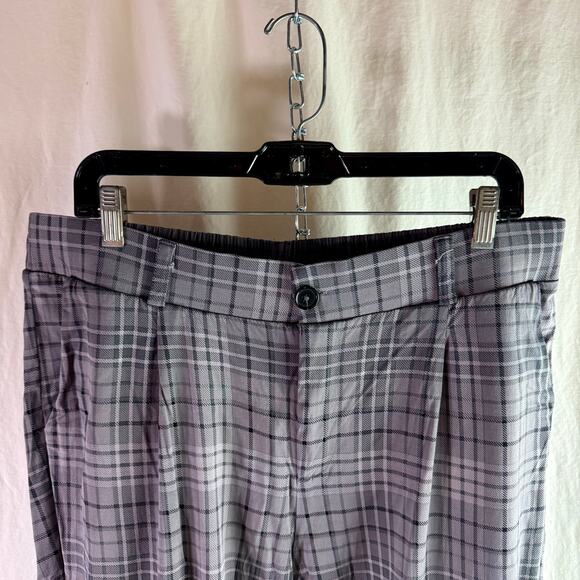 Torrid Women's 16 Gray Plaid Relaxed Taper Challis Plaid High Rise Cropped Pants - Picture 5 of 11